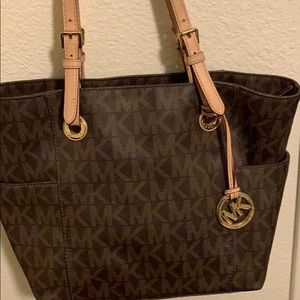 Micheal Kors purse